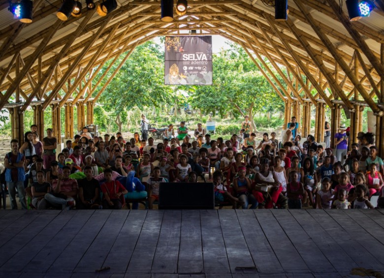 El año pasado en el festival Selva Adentro se hicieron 25 funciones con 101 artistas locales y nacionales. Más de 4.000 personas de 13 comunidades del Bajo Atrato disfrutaron del encuentro. Foto: Cortesía