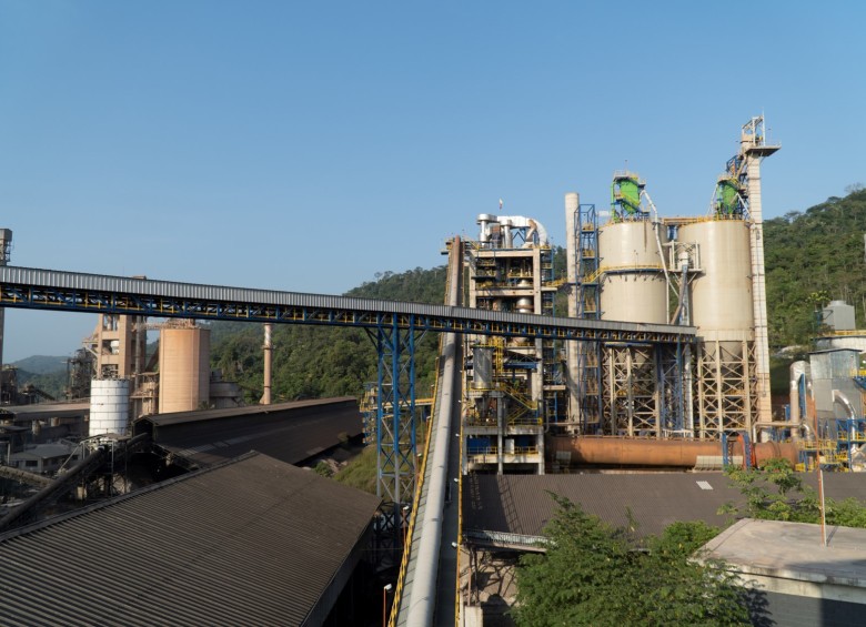 El montaje de la nueva línea de elaboración de cemento verde en Río Claro generó más de 600 empleos. Foto Cortesía Argos