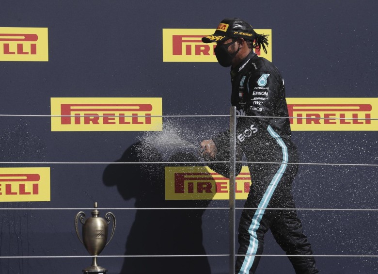 El inglés Lewis Hamilton (Mercedes) ganó ‘in extremis’ el Gran Premio de Gran Bretaña de Fórmula 1. FOTO EFE