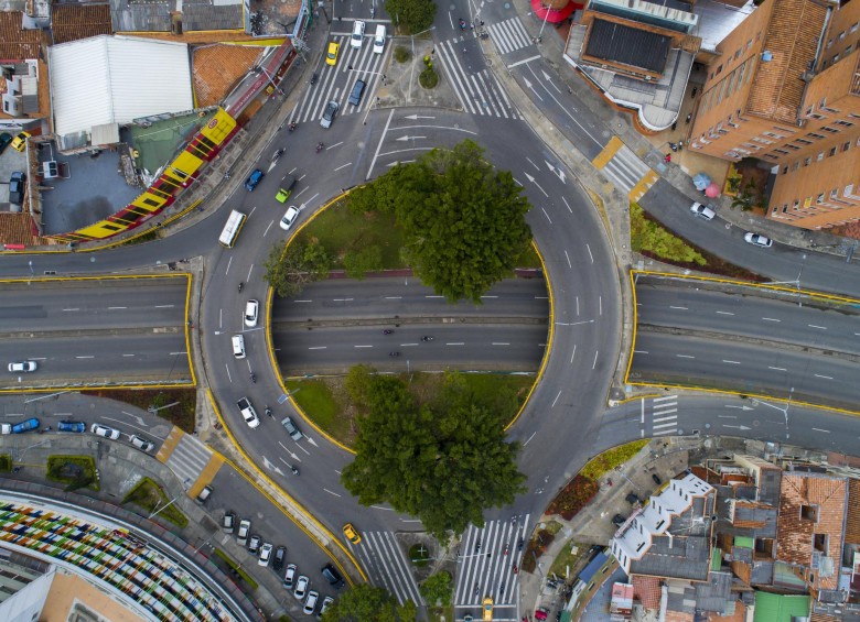 El intercambio vial de la calle San Juan con la avenida 80, en el occidente de Medellín, será intervenido para que pase por allí el futuro metro ligero. FOTO: ARCHIVO - JUAN DAVID ÚSUGA