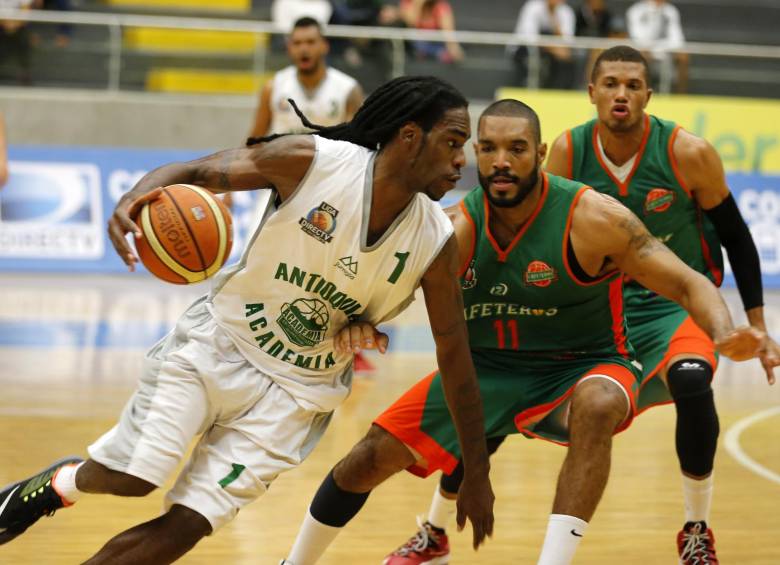 Jamal Johnson es efectivo en Academia. FOTO JUAN ANTONIO SÁNCHEZ
