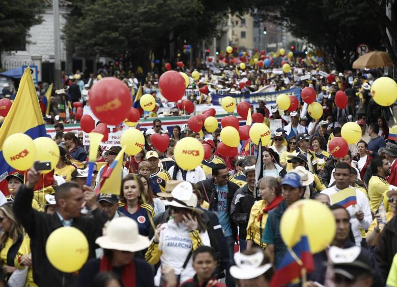La marcha del 2 de abril fue convocada por el uribismo para rechazar las políticas del presidente Santos. FOTO Colprensa