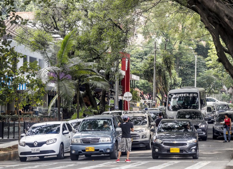 Mientras en la capital de Antioquia se pierde dinamismo la matrícula de vehículos nuevos, Sabaneta sigue siendo un referente importante en el registro de carros en el primer trimestre de 2019. FOTO jaime pérez