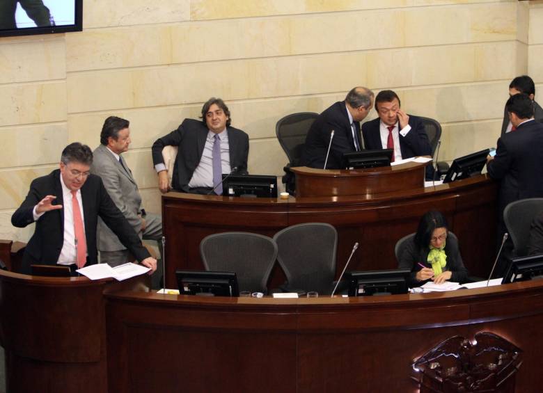 La sanción administrativa (económica) para quienes omitan activos en Colombia o en el exterior será por un monto igual o superior a $8.000 millones. FOTO COLPRENSA