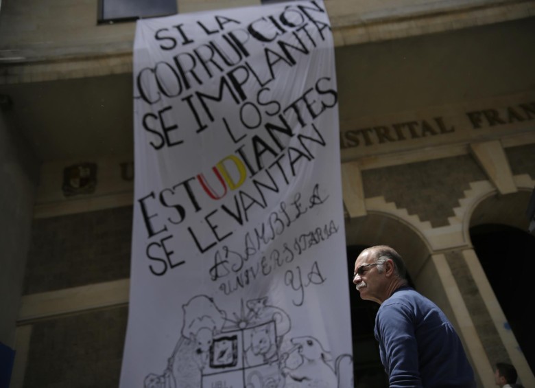 El 4 de octubre la Universidad Distrital convocó a un plantón en contra de la situación de corrupción que ocurre dentro de la institución. FOTO: Colprensa
