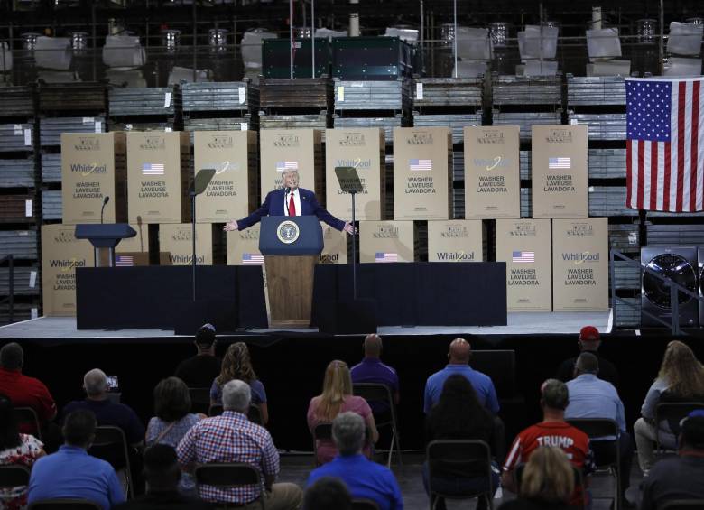 El presidente de los Estados Unidos, Donald J. Trump, habla en la planta de fabricación de Whirlpool Corporation en Clyde, Ohio, EE. UU. Foto: EFE