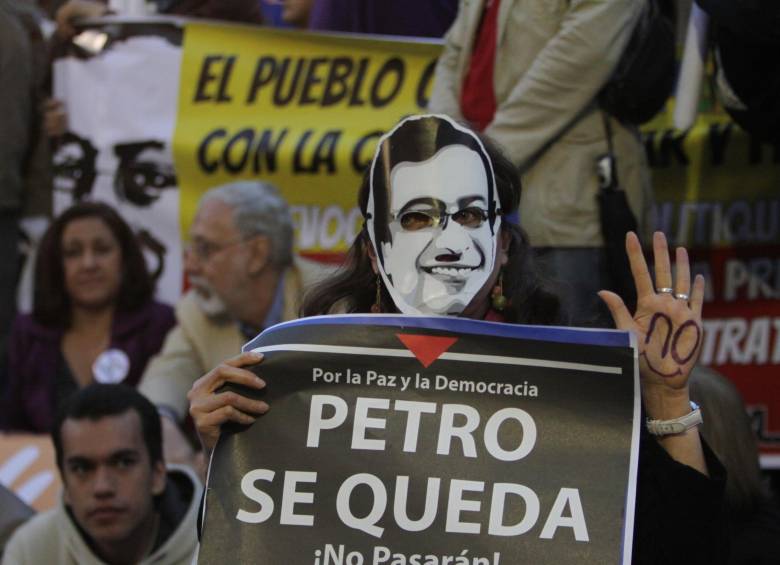 En diciembre de 2013, sectores afines al alcalde de la capital de la República se manifestaron públicamente en contra de la revocatoria. FOTO colprensa