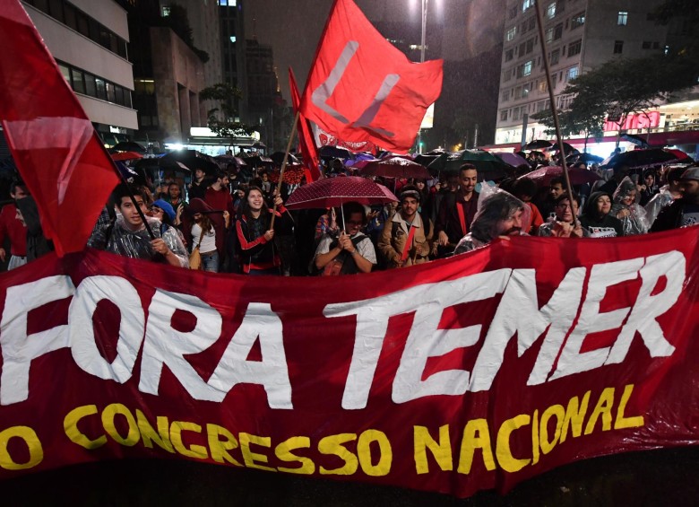 Simpatizantes del izquierdista Partido de los Trabajadores (PT), marcharon este jueves en Sao Paulo, pero se prevé una protesta de todos los sectores el domingo. FOTO AFP