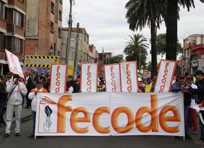 El pasado 12 septiembre, maestros del país marcharon en contra de los asesinatos y amenazas de los que han sido víctimas. FOTO COLPRENSA