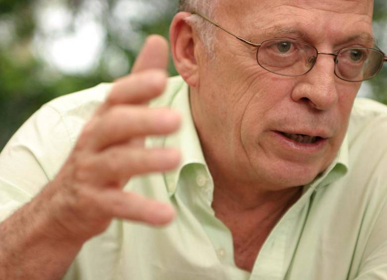 Enrique Santos ha sido mediador directo en varias de las crisis que ha tenido la mesa en años de discusión, incluso su función fue clave en la llamada fase exploratoria al inicio del proceso. FOTO COLPRENSA
