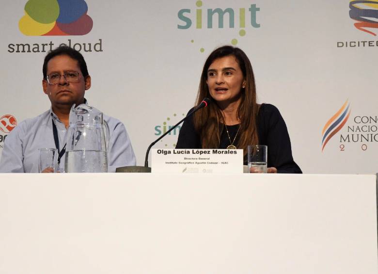 Olga Lucía López, directora del IGAC, lanzó la plataforma desde la cual se puede consultar la cartografía digital. FOTO: Colprensa
