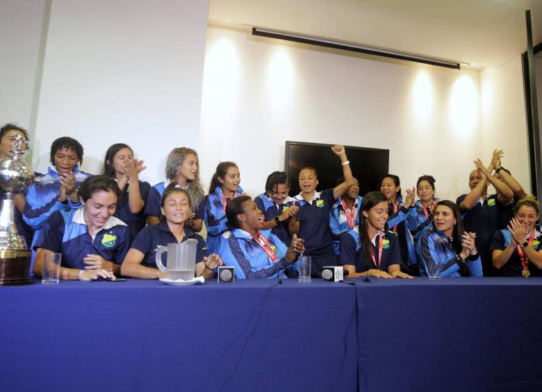 Por ser campeonas del certamen, Atlético Huila recibirá un premio económico de 55.000 dólares. FOTO COLPRENSA