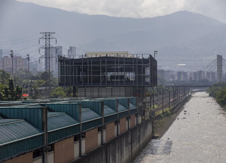 Obras de ampliación de la estación Poblado. FOTO: Archivo Santiago Mesa.