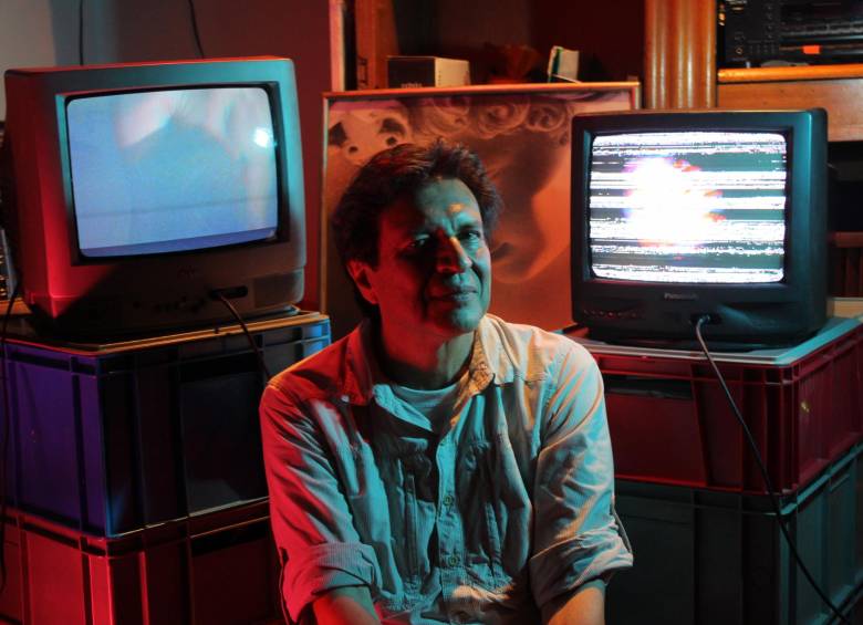 Desde mediados de la década del ochenta se dieron pasos clave para el advenimiento del videoarte en Medellín y Javier Cruz hizo parte de sus inicios. FOTO Cortesía y UPB.