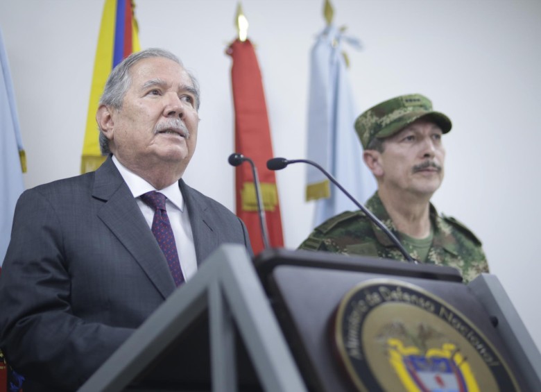 El ministro de la Defensa, Guillermo Botero, afirmó que ya hay pilotos y aeronaves listas para fumigar la coca. FOTO Colprensa