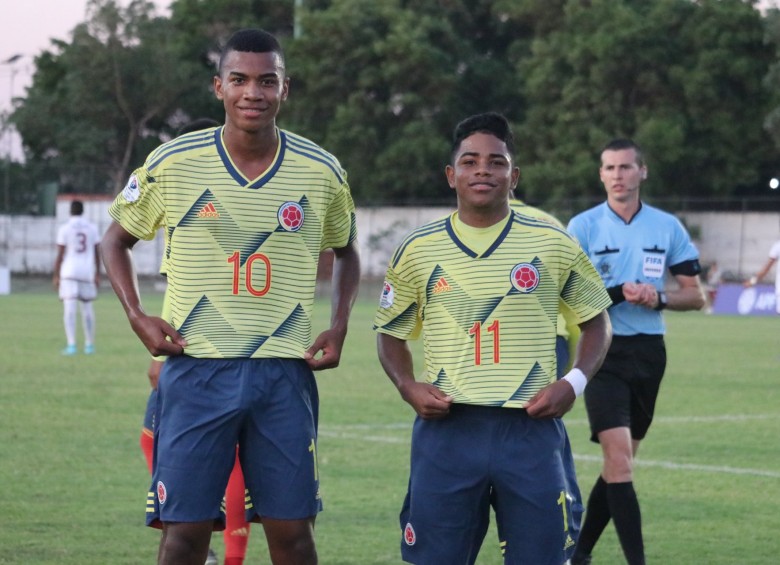John Solís (10) y Sebastián Giraldo (11), dos jugadores del seleccionado de Colombia en el Sudamericano. FOTO twitter fcf