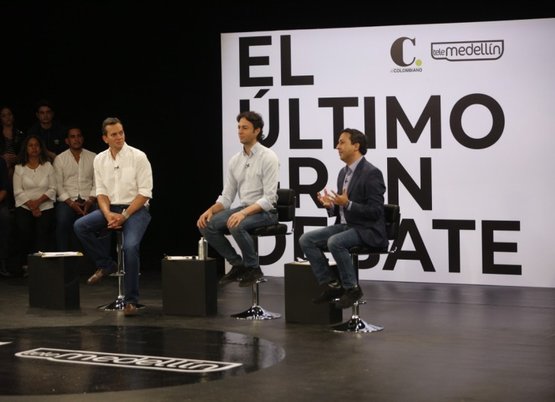 Alfredo Ramos, Daniel Quintero, Santiago Gómez durante el debate. FOTO ESTEBAN VANEGAS