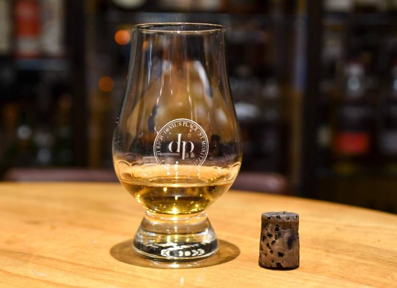 Este fue el vaso de whisky de 10.000 dólares, la foto la tomaron el 2 de agosto cuando el hotel lo vendió. FOTO: AFP.