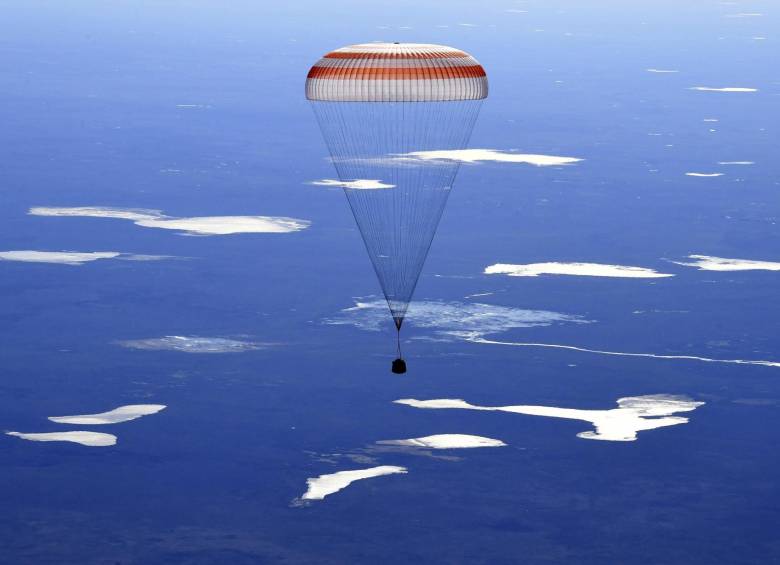 Tres astronautas regresan a la tierra de la Estación Espacial