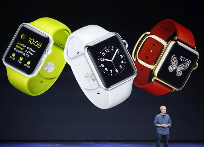 Tim Cook dio un adelanto de los Apple Watch en septiembre de 2014 en la sede de la compañía en California. FOTO Reuters