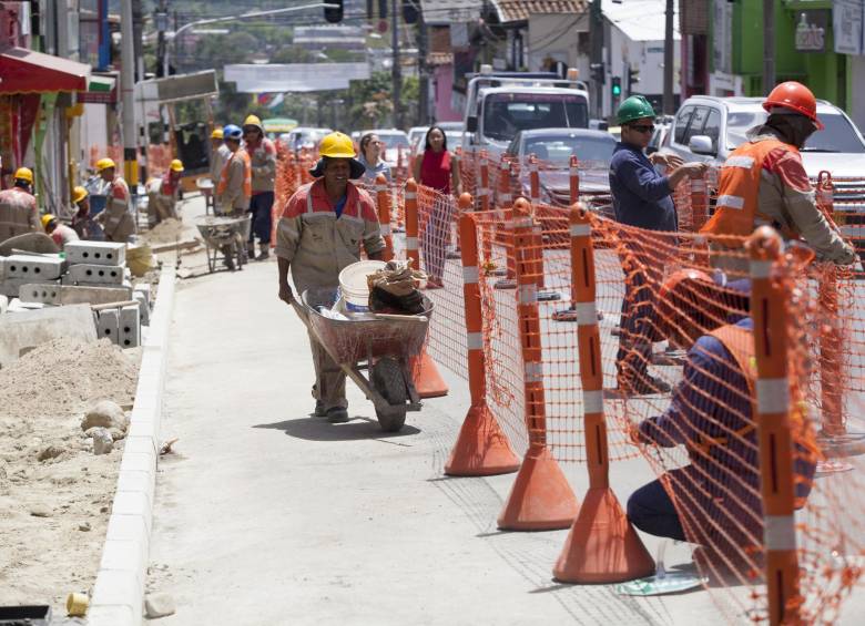 Así luce la calle 10 en El Poblado; aunque las obras han generado incomodidad, avanzan a buen ritmo. FOTO edwin bustamante