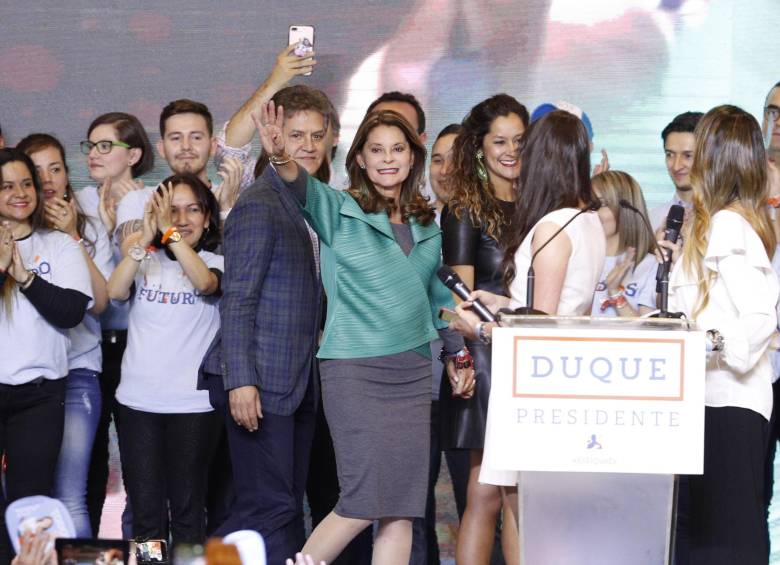 La primera mujer vicepresidente de Colombia, Marta Lucía Ramírez, quien hizo presencia en la tarima. 