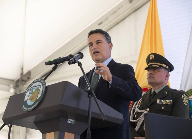 Aníbal Gaviria asumirá inicialmente su defensa en detención domiciliaria. Como su reemplazo temporal, la Presidencia designó a Luis F. Suárez, el secretario de Gobierno. FOTO andrés camilo suárez