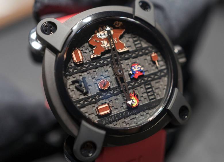 Este reloj de RJ-Romain Donkey Kong fue hecho en colaboración con Nintendo. FOTO AFP 