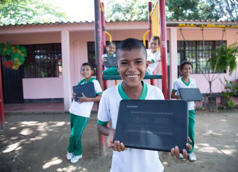 Varios proyectos de obras por impuestos relacionados con dotación educativa ya fueron ejecutados. FOTO Cortesía Presidencia