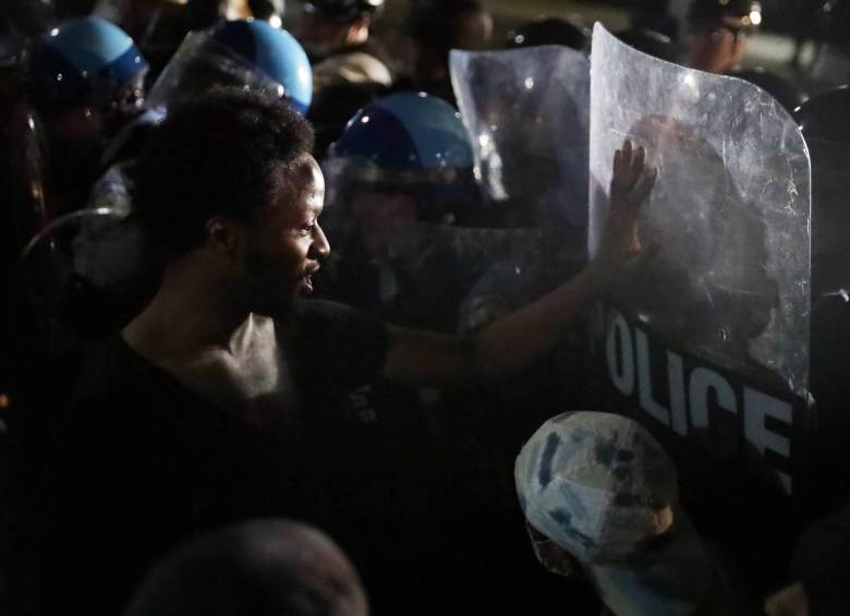 En Washington, los manifestantes protestan en respuesta al asesinato policial de George Floyd. FOTO AFP