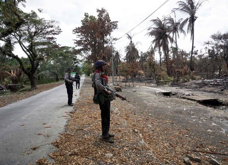 Los enfrentamientos armados han dejado cerca de 400 muertos en Muanmar. FOTO AFP