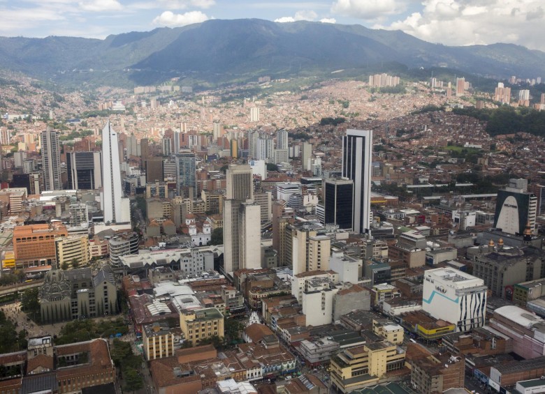 La disputa a la Alcaldía de Medellín convocó a 15 aspirantes quienes se inscribieron en la Registraduría Nacional. Por ahora, en el tarjetón serán 13. FOTO edwin bustamante