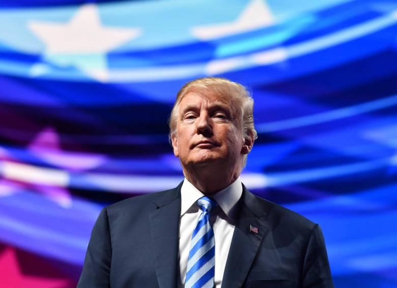 El presidente de Estados Unidos, Donald Trump rompió unilateralmente el pacto nuclear con Irán y ahora amenaza a las naciones que negocian con el país asiático de recibir sanciones económicas. Foto AFP