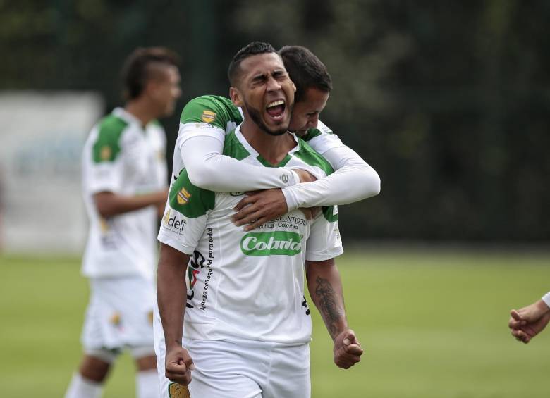 Juan Esteban Suescún abrió la senda del triunfo ayer en Bogotá. El equipo antioqueño da pasos firmes hacia la A. FOTO Colprensa