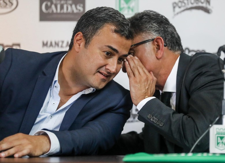 El presidente de Nacional, Juan David Pérez, junto al técnico Juan Carlos Osorio. FOTO JAIME PÉREZ