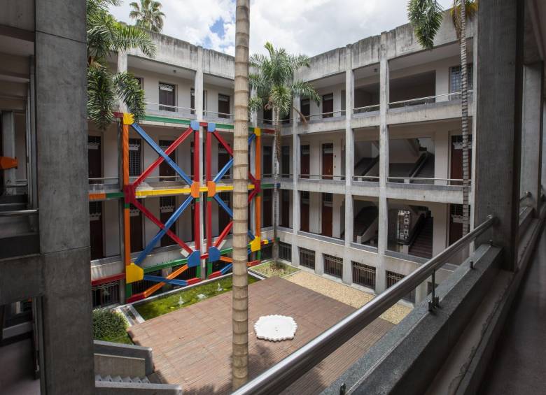 Las nuevas medidas contra la emergencia por la covid-19 incluyen una cuarentena durante dos semanas en la Comuna 10, La Candelaria, donde está ubicado el Museo de Antioquia. Foto: Edwin Bustamante Restrepo