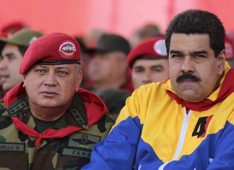 Estados Unidos tachó este viernes de “ridículas” las acusaciones del presidente de Venezuela, Nicolás Maduro (der.), sobre el papel de Washington en la organización de un supuesto intento de golpe de Estado. FOTO REUTERS