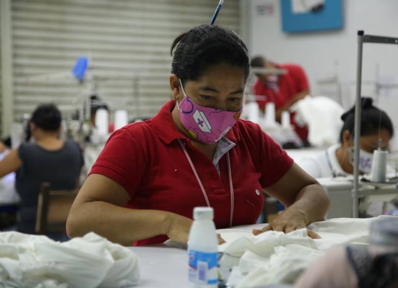 Mujeres del Bajo Cauca antioqueño reactivan la economía de la región