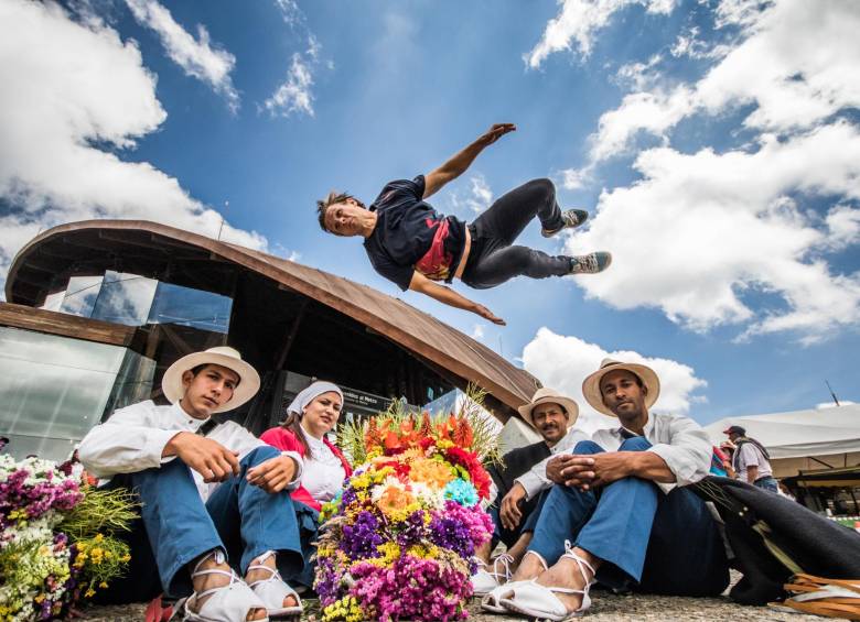 El letón Pavel Petkun terminó asombrado con las tradiciones de los antioqueños en plena Feria de Flores.