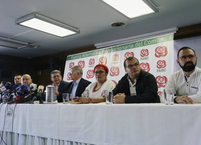 Rueda de prensa de las Farc confirmando las suspensión de su campaña política. FOTO COLPRENSA