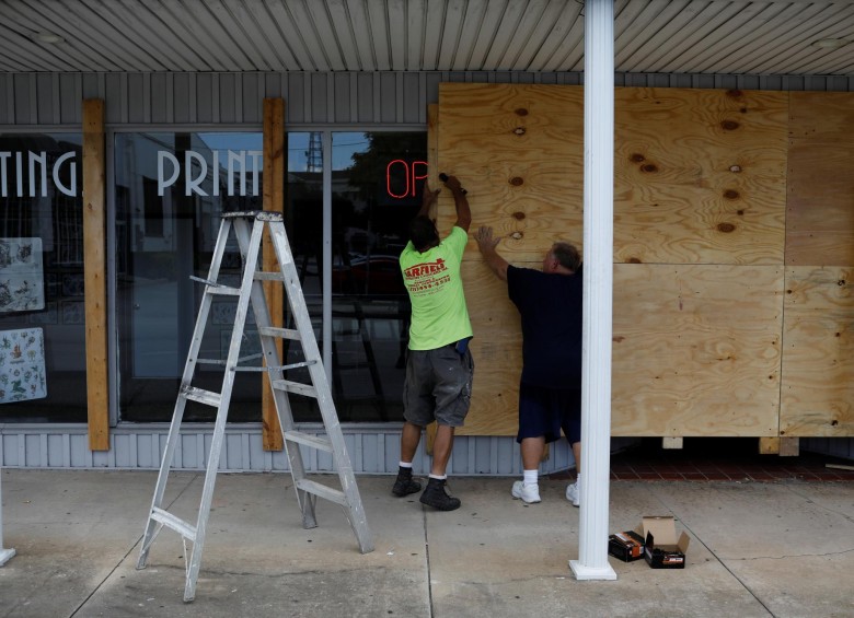 Los ciudadanos de Florida se preparan para la llegada del huracán Dorian desde el lunes. Foto: Reuters