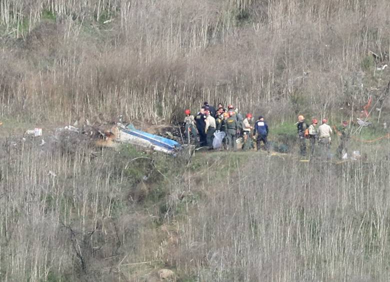 En el lugar del accidente se completó el rescate de los cuerpos. FOTO AFP