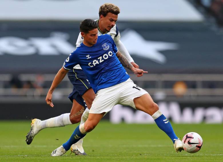 James Rodríguez estuvo muy activo en su debut con el Everton. FOTO AFP
