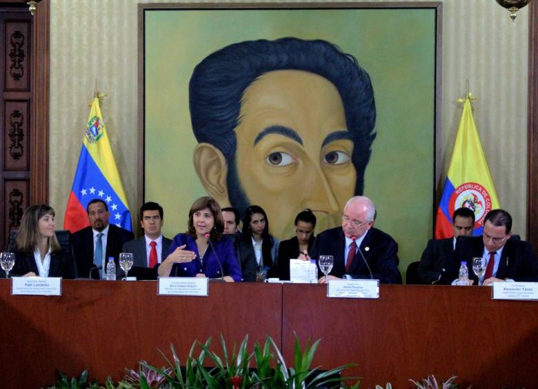 El canciller venezolano, Rafael Ramírez, y su par colombiana, María Ángela Holguín, encabezan las delegaciones. FOTO CORTESÍA CANCILLERÍA.