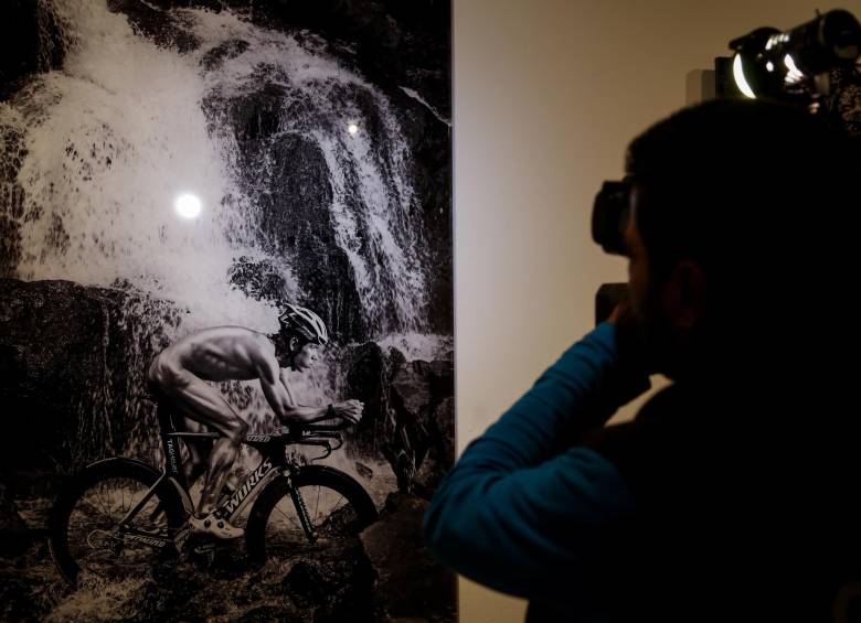 Las 10 fotografías subastadas del pedalista Rigoberto Urán, para apoyar las causas de la Fundación ‘Fútbol para el Futuro’. FOTO COLPRENSA
