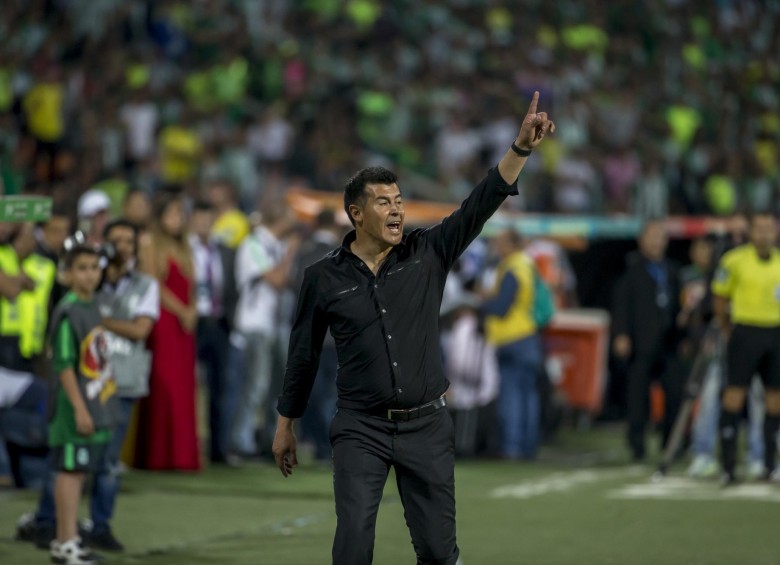 El técnico Jorge Almirón se mostró triste y molesto por la derrota en la final de la Superliga. FOTO JUAN ANTONIO SÁNCHEZ