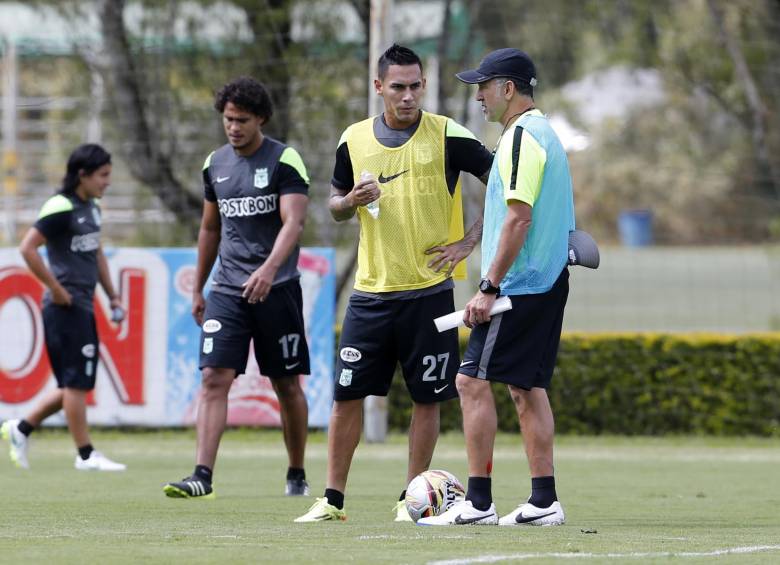 Sherman Cárdenas, Jairo Palomino, Gilberto García y Juan Carlos Osorio planean la temporada de Nacional. FOTO juan a. sánchez