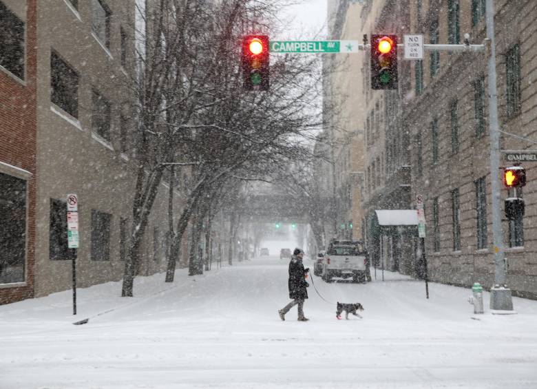 El alcalde neoyorquino, Bill de Blasio, decretó el estado de emergencia por temporal de invierno para este sábado. FOTO AP