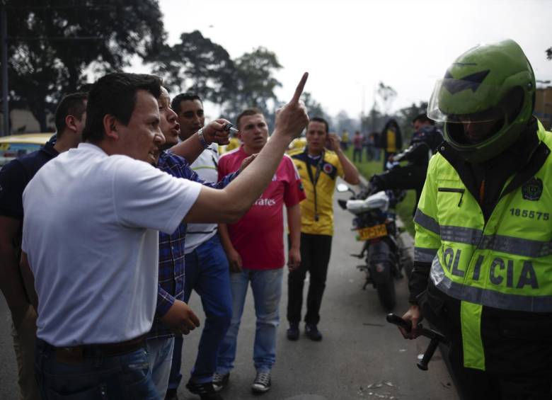 Los taxistas de Bogotá protestaron por el servicio Uber, generando traumatismos en el tráfico de la ciudad. FOTO colprensa