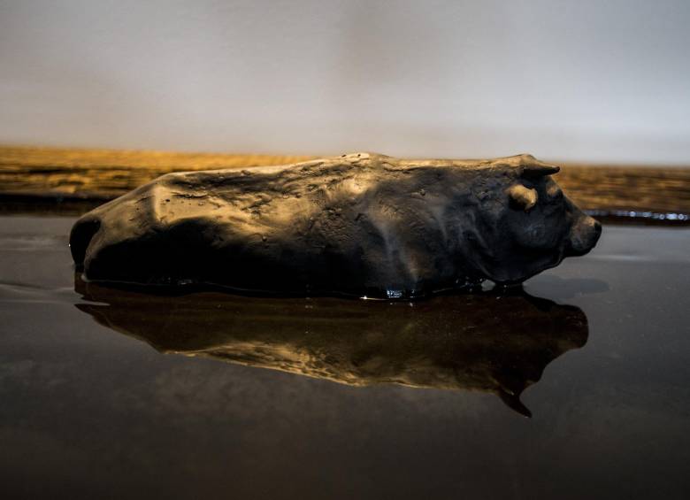 “Hay un río donde un animal va solo y herrabundo, un árbol lleva un viento feroz. Todo esto confluye en un territorio: el del paraíso perdido, o el del encontrado”. 